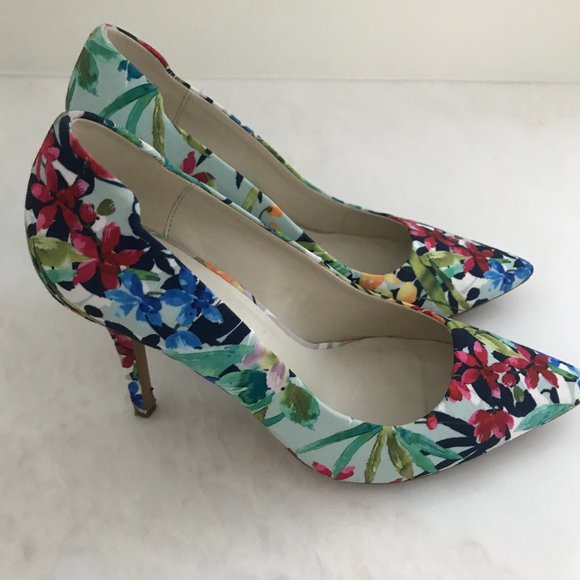 Floral Pumps! - Picture 1 of 2